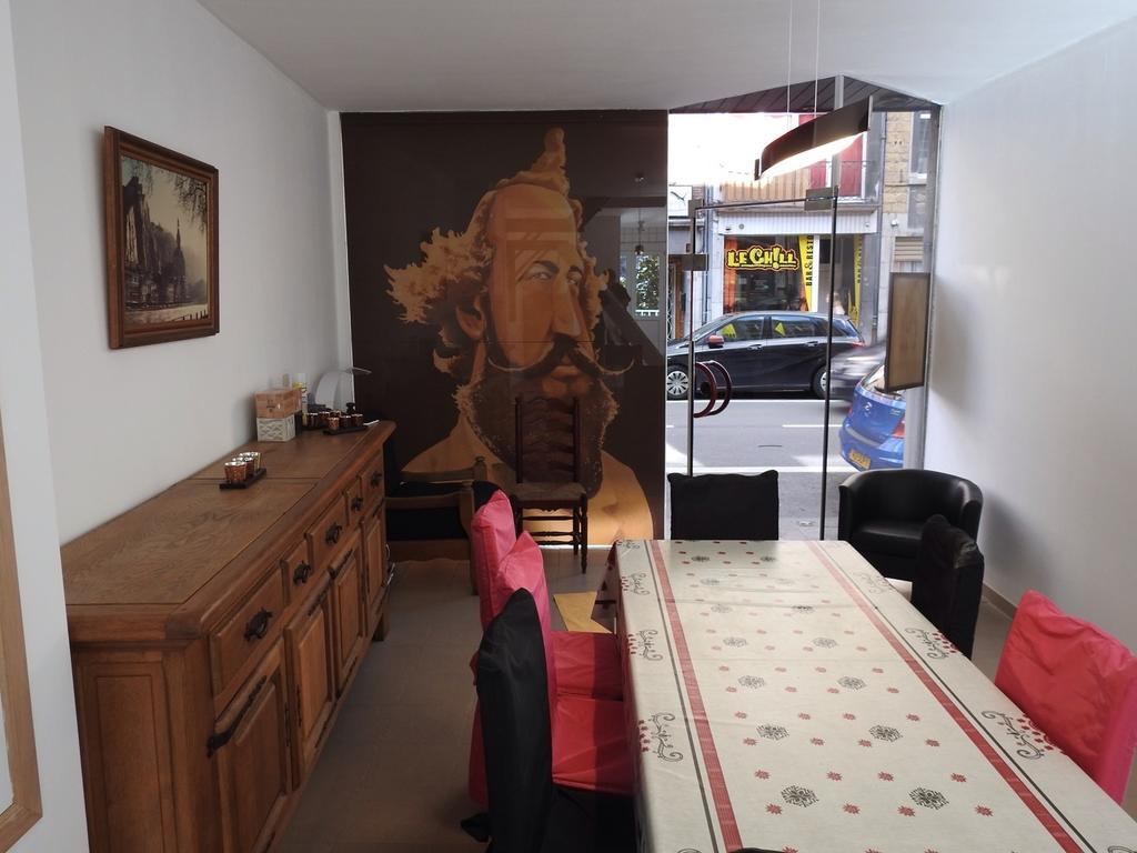Les Voisins De Mr Sax Otel Dinant Dış mekan fotoğraf