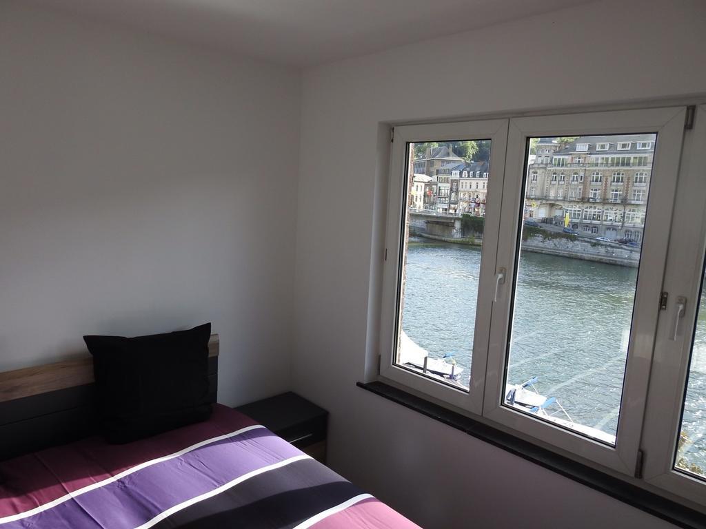 Les Voisins De Mr Sax Otel Dinant Oda fotoğraf