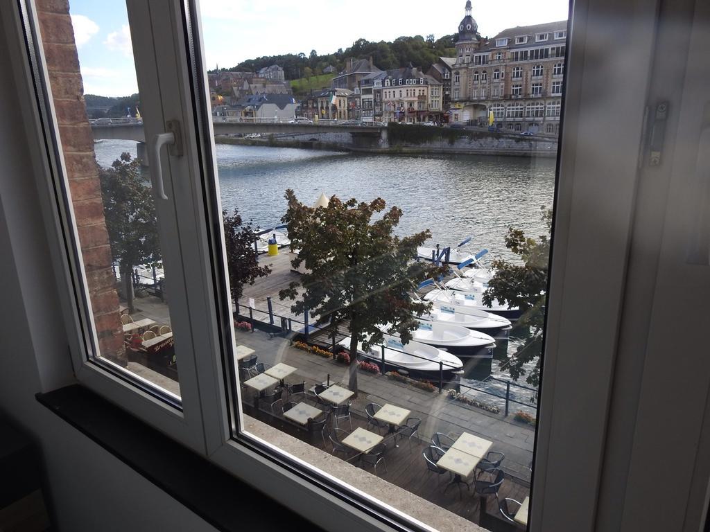 Les Voisins De Mr Sax Otel Dinant Oda fotoğraf