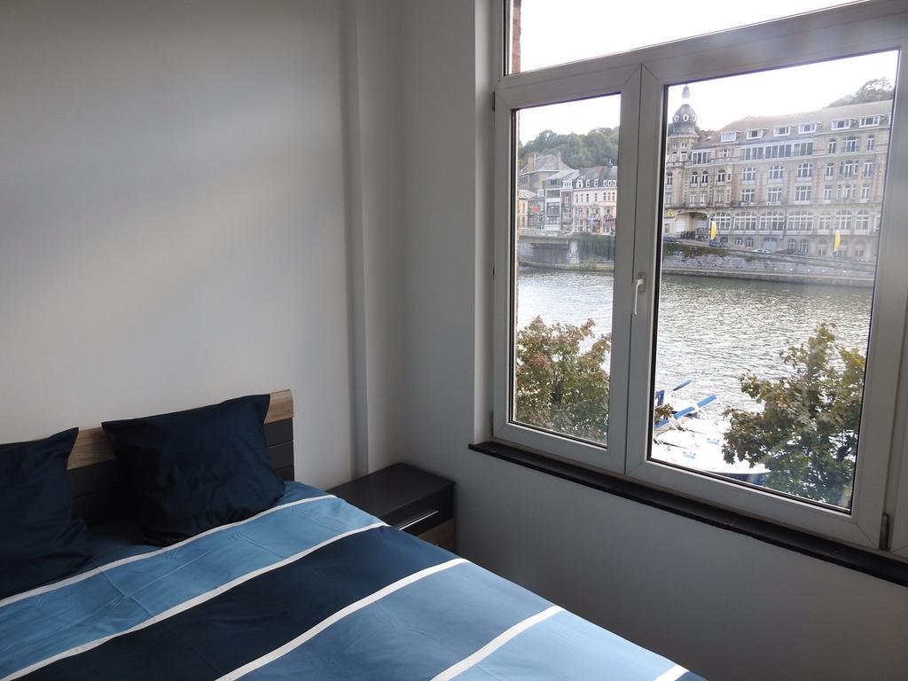 Les Voisins De Mr Sax Otel Dinant Oda fotoğraf