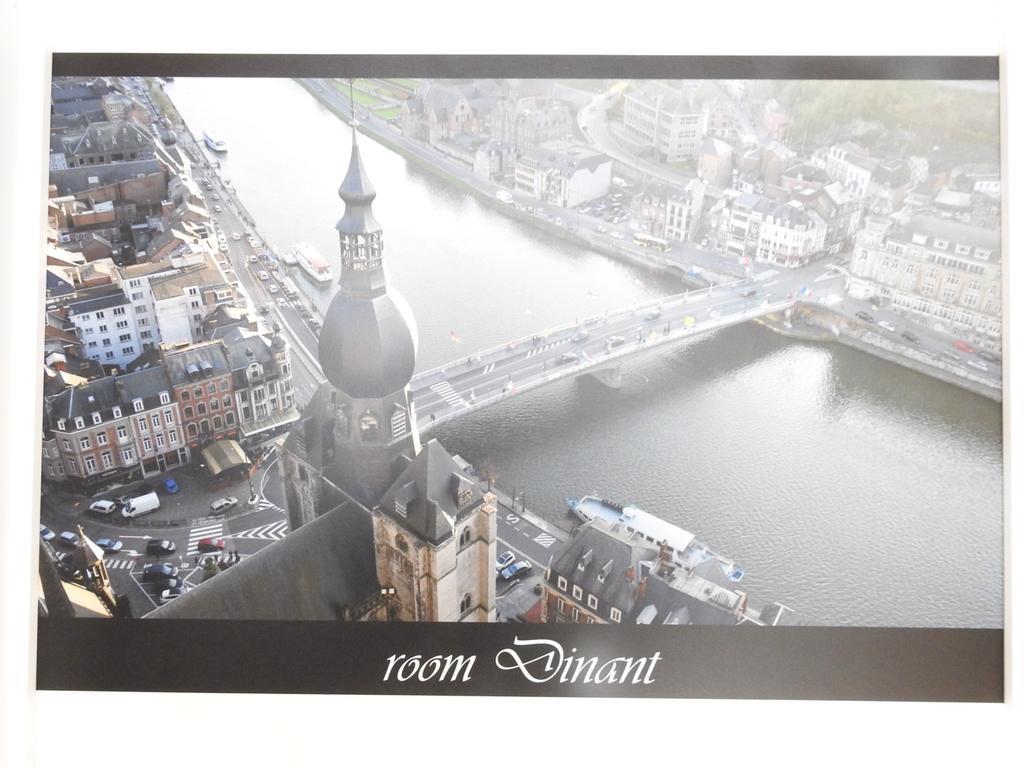 Les Voisins De Mr Sax Otel Dinant Oda fotoğraf